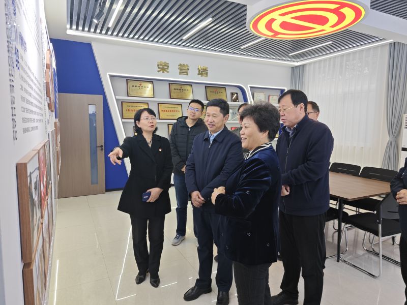 喜欢后人大鸡干我爽啊视频2025年05月09日上午 安阳市人大常委会副主任、市总工会党组书记、主席夏军一行莅临华阳电磁铁参观调研；对公司2023年全国五一劳动奖章获得者汪利娜慰问，并听取劳模工作室相关情况汇报